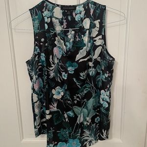 Banana Republic V-Neck Sleeveless Blouse